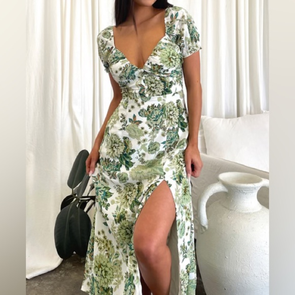 That’s So Fetch “Solem” Floral Puff-Sleeve Sweetheart Midi Dress – Size US 8